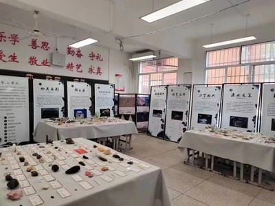 翱翔之翼--大學(xué)生科技志愿服務(wù)之巡展進(jìn)校園第二站魯巷中學(xué)